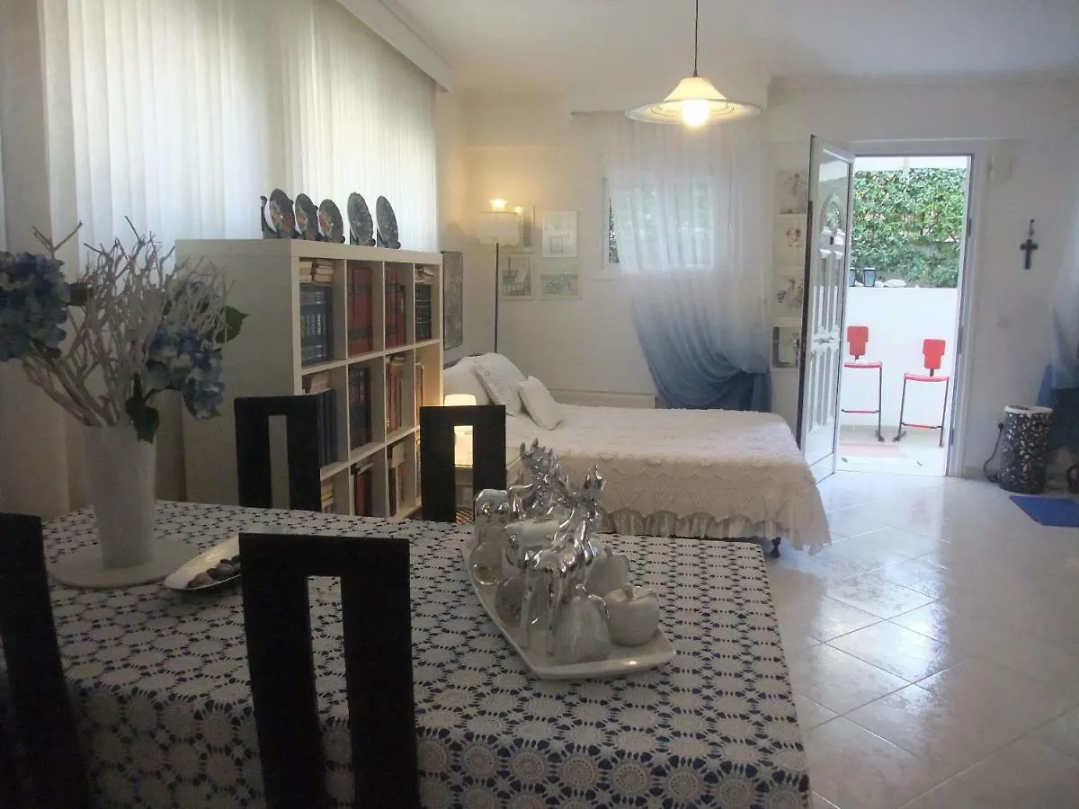 A Majestic Elegant House With A Garden Apartment Peraia